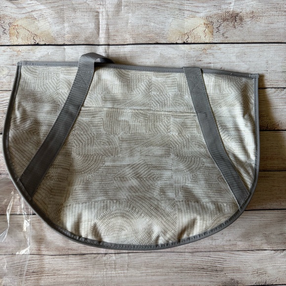 Thirty-one Desert Dash Round Utility Tote for storage and organization - Picture 5 of 6